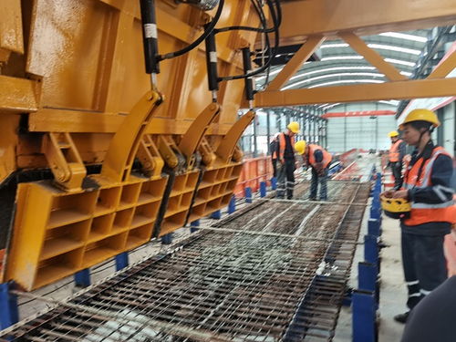 山西路橋青銀二廣高速公路太原聯絡線2024年度復工復產首片t梁成功澆筑